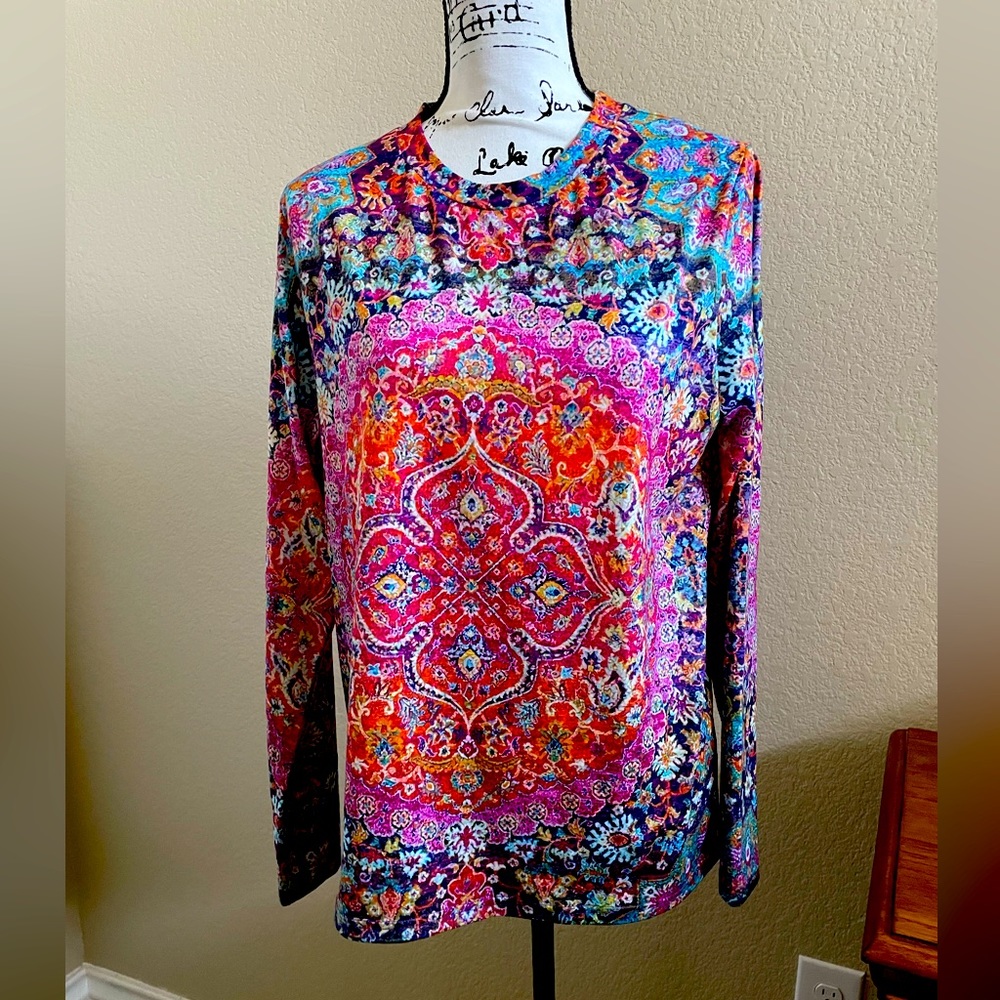 Exclusive Women’s Top Size L EUC